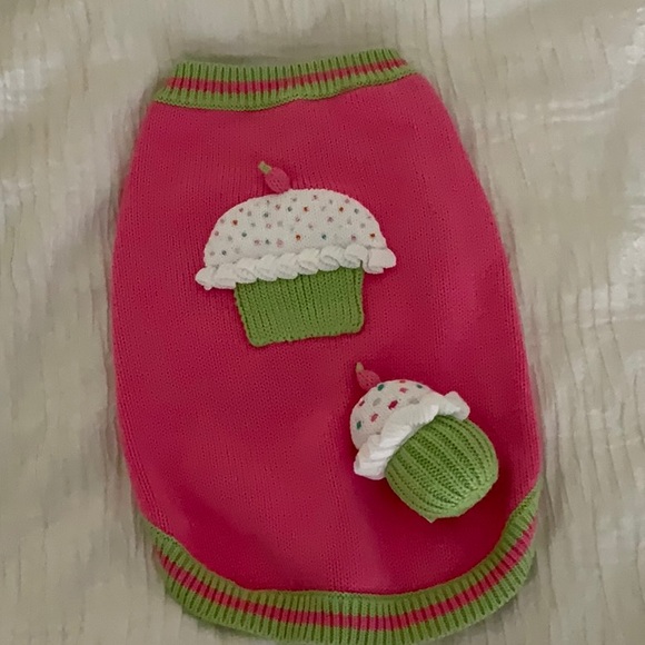 Oscar Newman Other - SPRINKLES CUPCAKE ORGANIC COTTON SWEATER. Matching KNITTED CUPCAKE SQUEA…